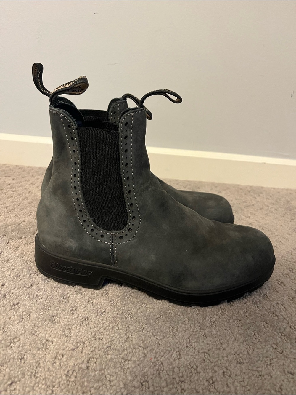 Blundstone Women’s Chelsea Ankle Boots in Charcoal Gray